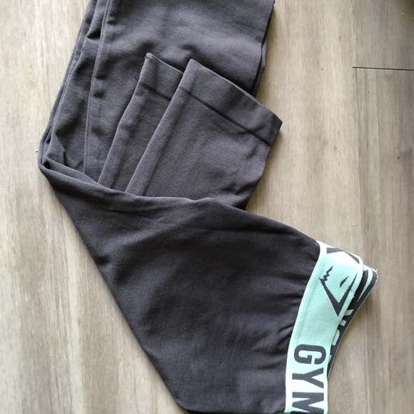 Set of two gorgeous gym shark leggings! XS - Picture 5 of 9